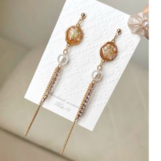 ロングピアス♡ライトブラウン×揺れるストーンチャーム　イヤリング変更可能です(ピアス)