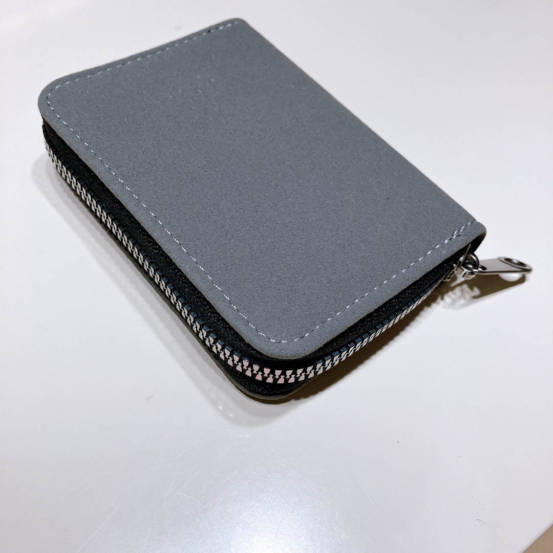 カードケース　11ポケット　グレー レディースのファッション小物(パスケース/IDカードホルダー)の商品写真