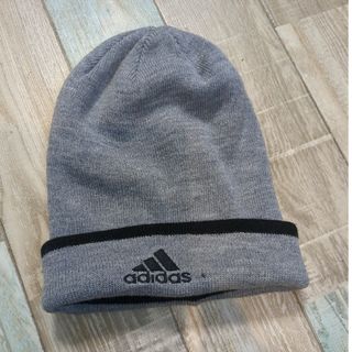 アディダス(adidas)のadidasニット帽子　新品(ニット帽/ビーニー)