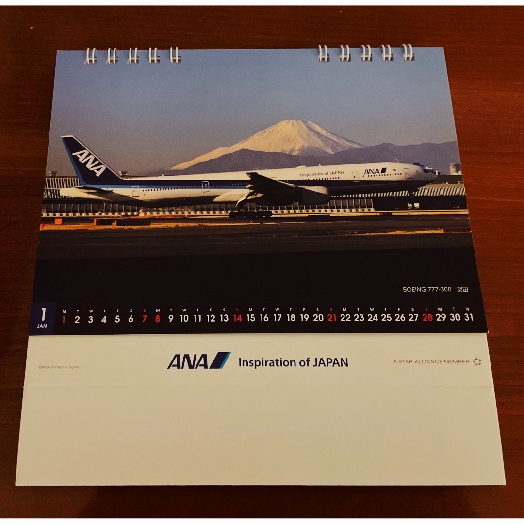 ANA(全日本空輸)(エーエヌエー(ゼンニッポンクウユ))のANA 2024年　卓上カレンダー インテリア/住まい/日用品の文房具(カレンダー/スケジュール)の商品写真