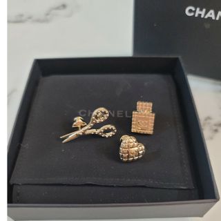 シャネル(CHANEL)の【美品】シャネル ピンブローチ 3点セット 香水ボトル ハサミ(ブローチ/コサージュ)