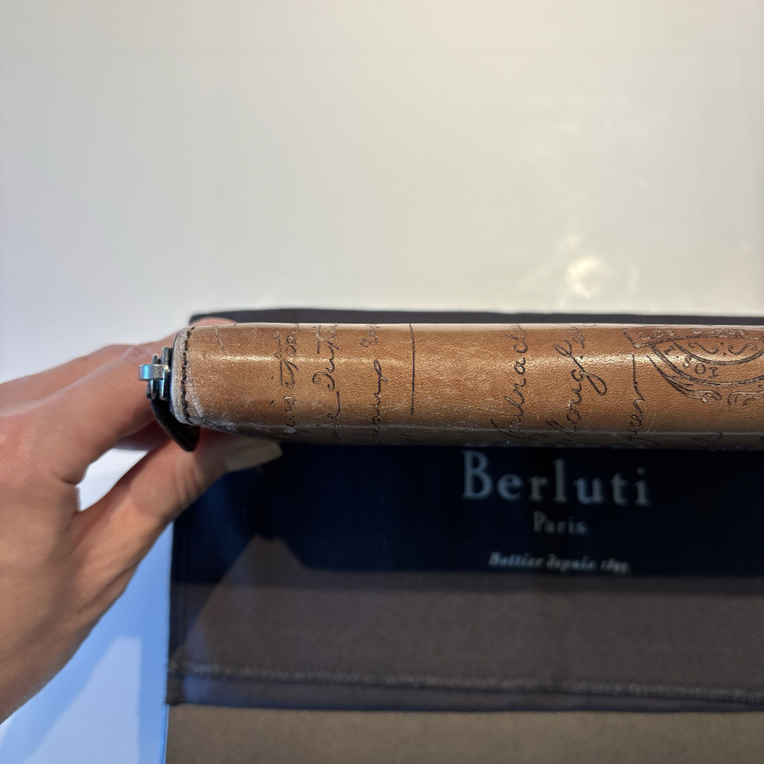 Berluti(ベルルッティ)のBERLUTI (ベルルッティ) イタウバ　長財布 ラウンドファスナー メンズのファッション小物(長財布)の商品写真