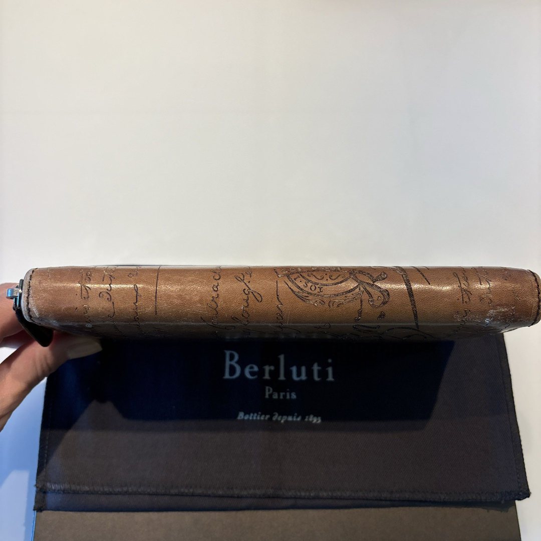 Berluti(ベルルッティ)のBERLUTI (ベルルッティ) イタウバ　長財布 ラウンドファスナー メンズのファッション小物(長財布)の商品写真