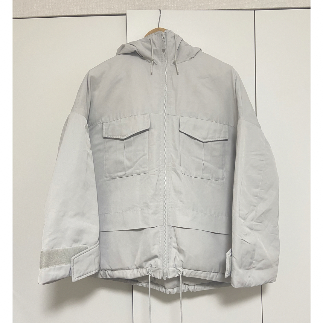 WHITE MOUNTAINEERING(ホワイトマウンテニアリング)のユニクロハイブリッドダウンオーバーサイズパーカ メンズのジャケット/アウター(ダウンジャケット)の商品写真