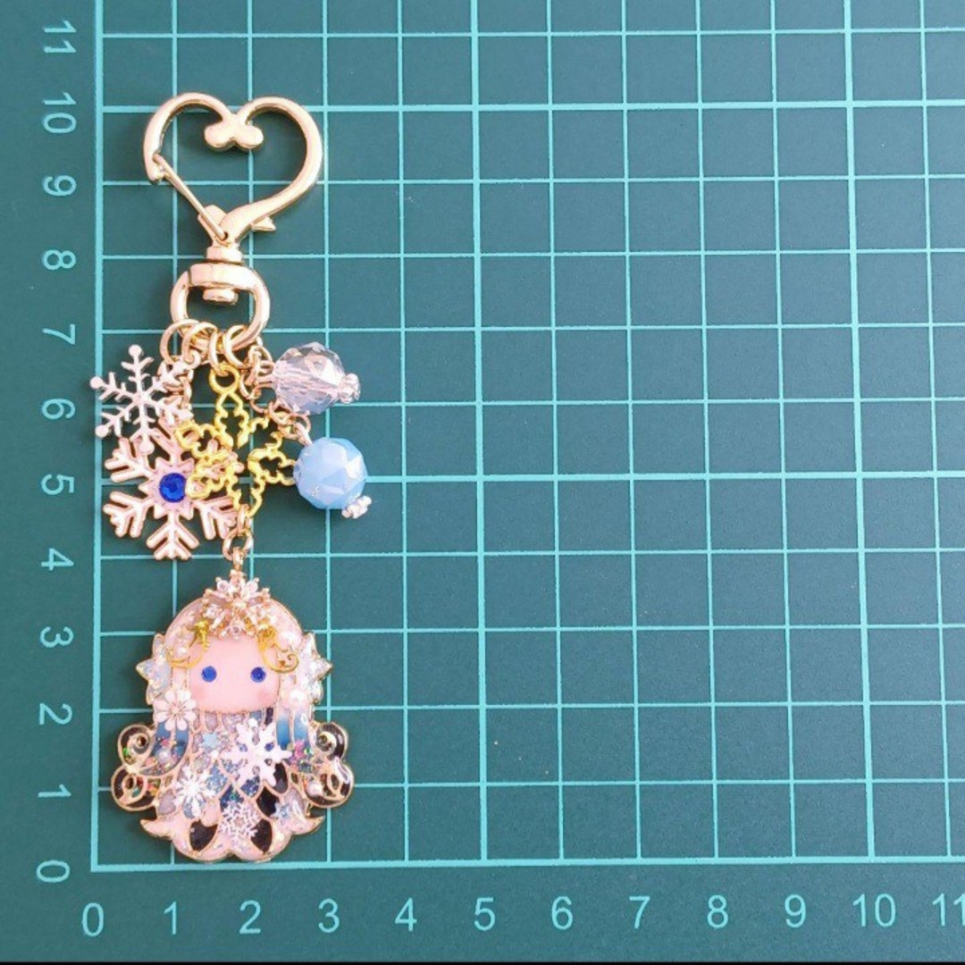 *白雪のプリンセス*♡アマビエさん　レジンキーホルダー　ハンドメイド