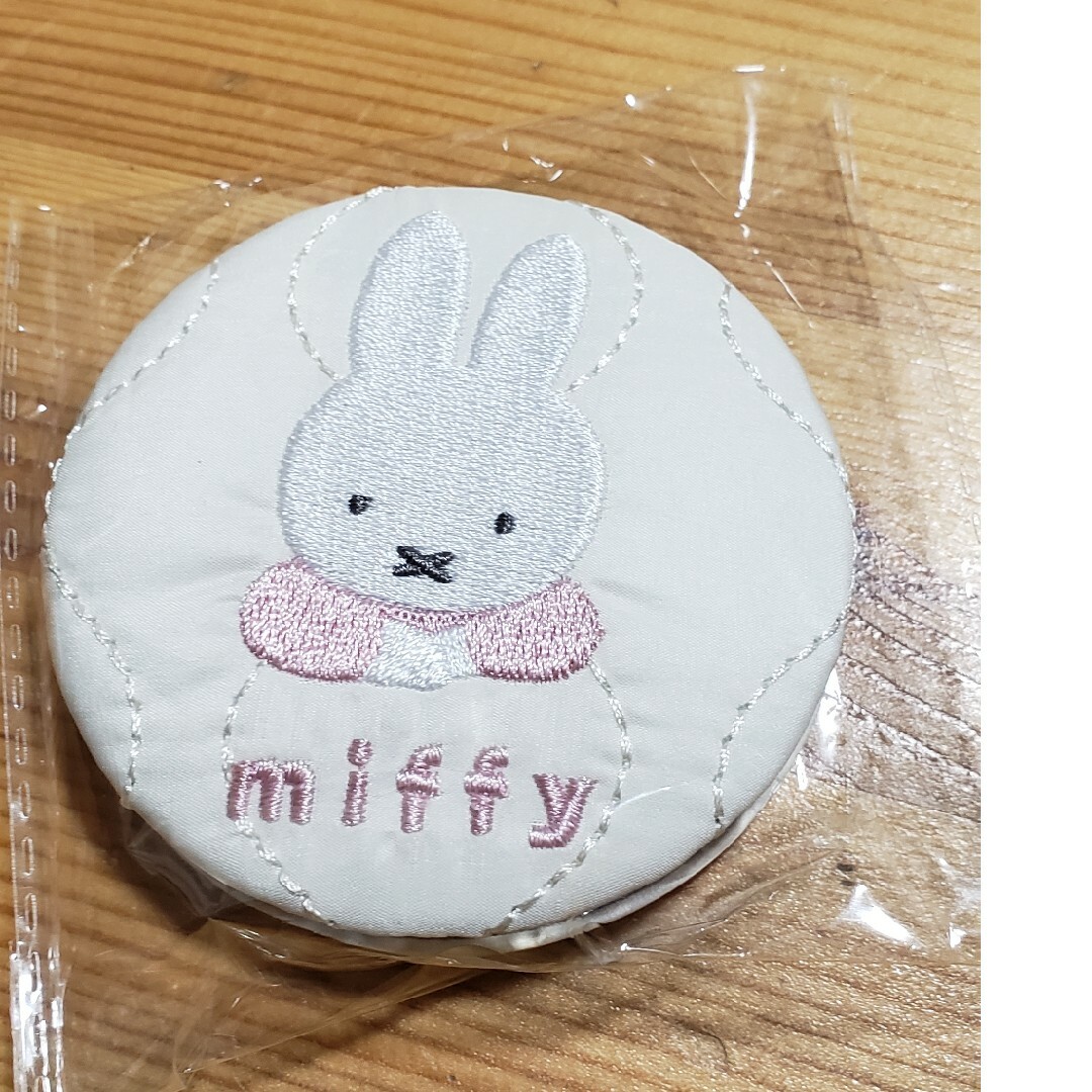 miffy(ミッフィー)のmiffy　キルティング　コンパクトミラー レディースのファッション小物(ミラー)の商品写真