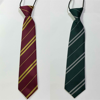ネクタイ2点　赤と緑(小道具)