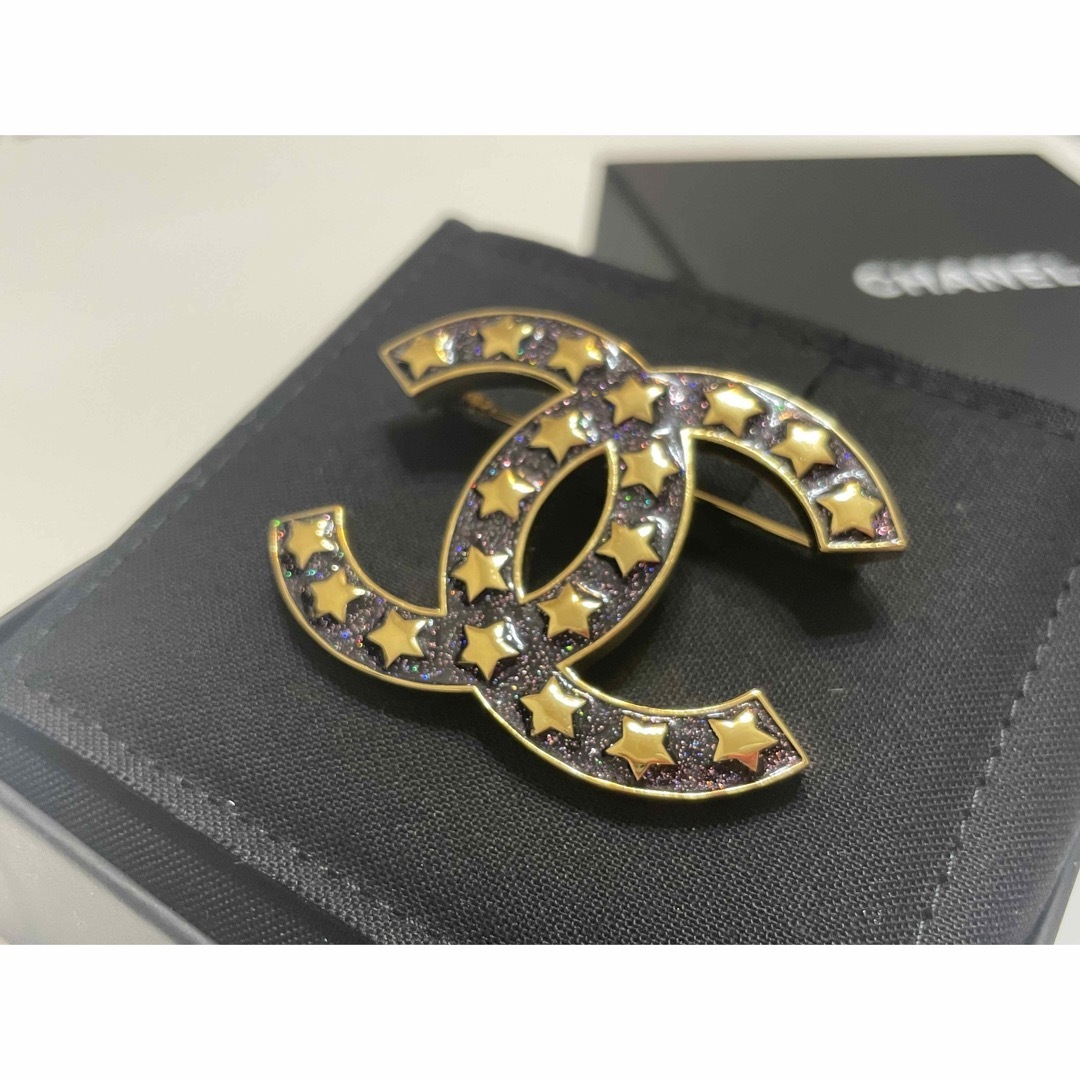 CHANEL(シャネル)のCHANEL シャネル　ブローチ　ココマーク　星　コメット　スター　クルーズ レディースのアクセサリー(ブローチ/コサージュ)の商品写真