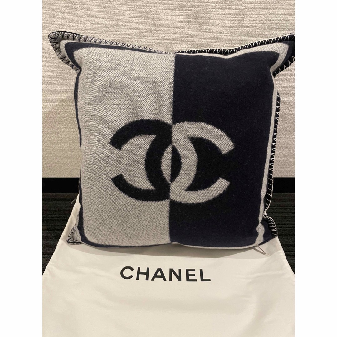 CHANEL(シャネル)のCHANEL シャネル　クッション　クッションカバー　ココマーク　新品　未使用 インテリア/住まい/日用品のインテリア小物(クッション)の商品写真