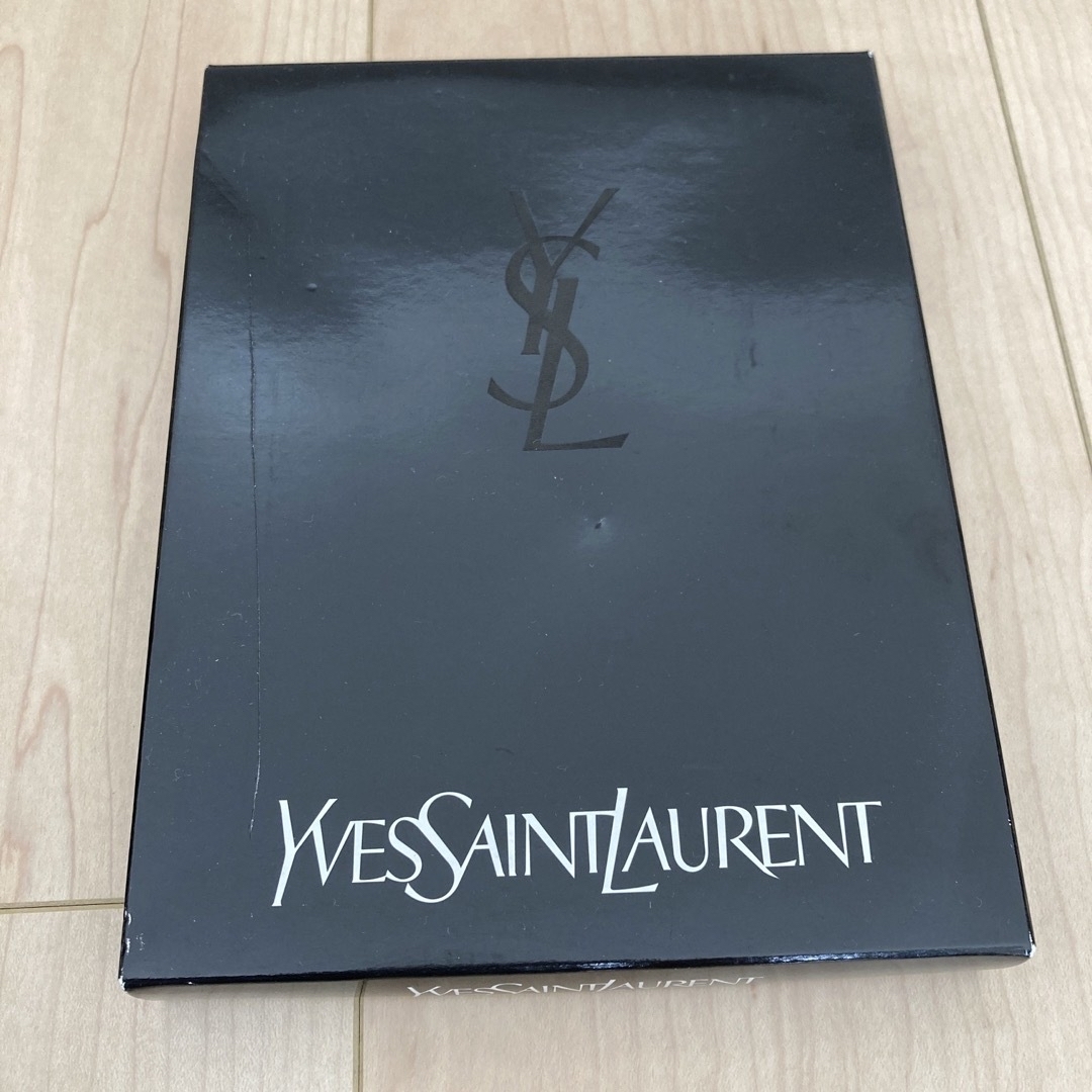 Yves Saint Laurent(イヴサンローラン)の新品‼︎ イヴサンローラン　タオル2枚セット インテリア/住まい/日用品の日用品/生活雑貨/旅行(タオル/バス用品)の商品写真