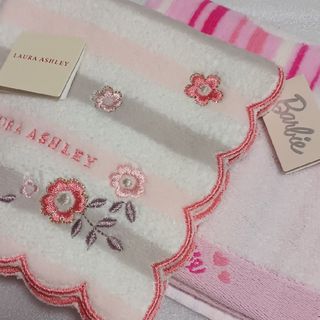 ローラアシュレイ(LAURA ASHLEY)の値下げ📌ローラアシュレイ&バービー☆タオルハンカチ２枚セット🌼(ハンカチ)