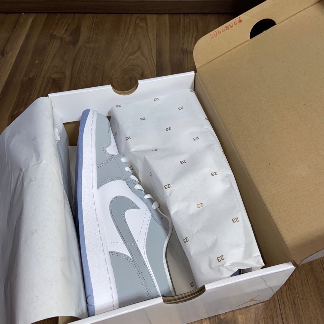 Jordan Brand（NIKE）(ジョーダン)のNike WMNS Air Jordan 1 Low "Wolf Grey" メンズの靴/シューズ(スニーカー)の商品写真