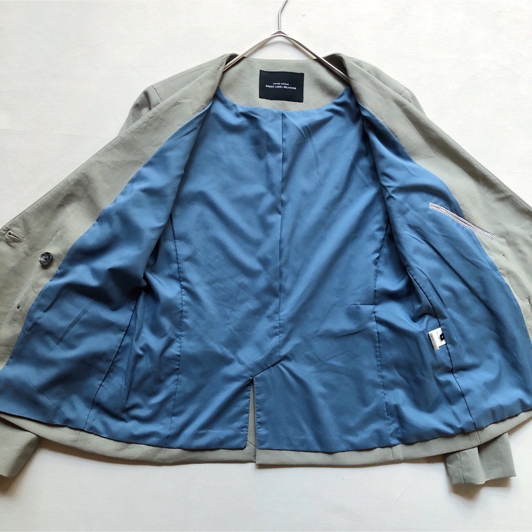 UNITED ARROWS green label relaxing(ユナイテッドアローズグリーンレーベルリラクシング)の436GLRストレッチウール ダブルノーカラージャケットカチリラ38Mカーキ レディースのジャケット/アウター(ノーカラージャケット)の商品写真