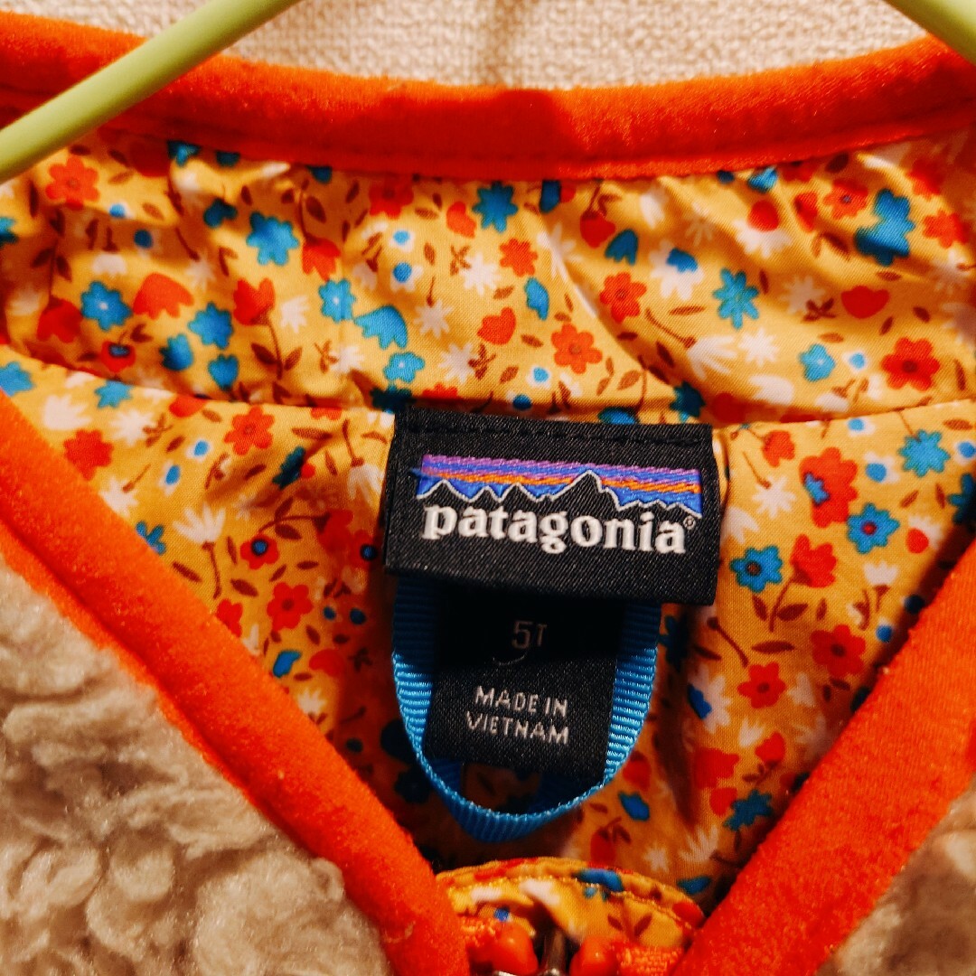 patagonia(パタゴニア)のパタゴニア　ジャケット　レトロ　5T　花柄　キッズ キッズ/ベビー/マタニティのキッズ服男の子用(90cm~)(ジャケット/上着)の商品写真