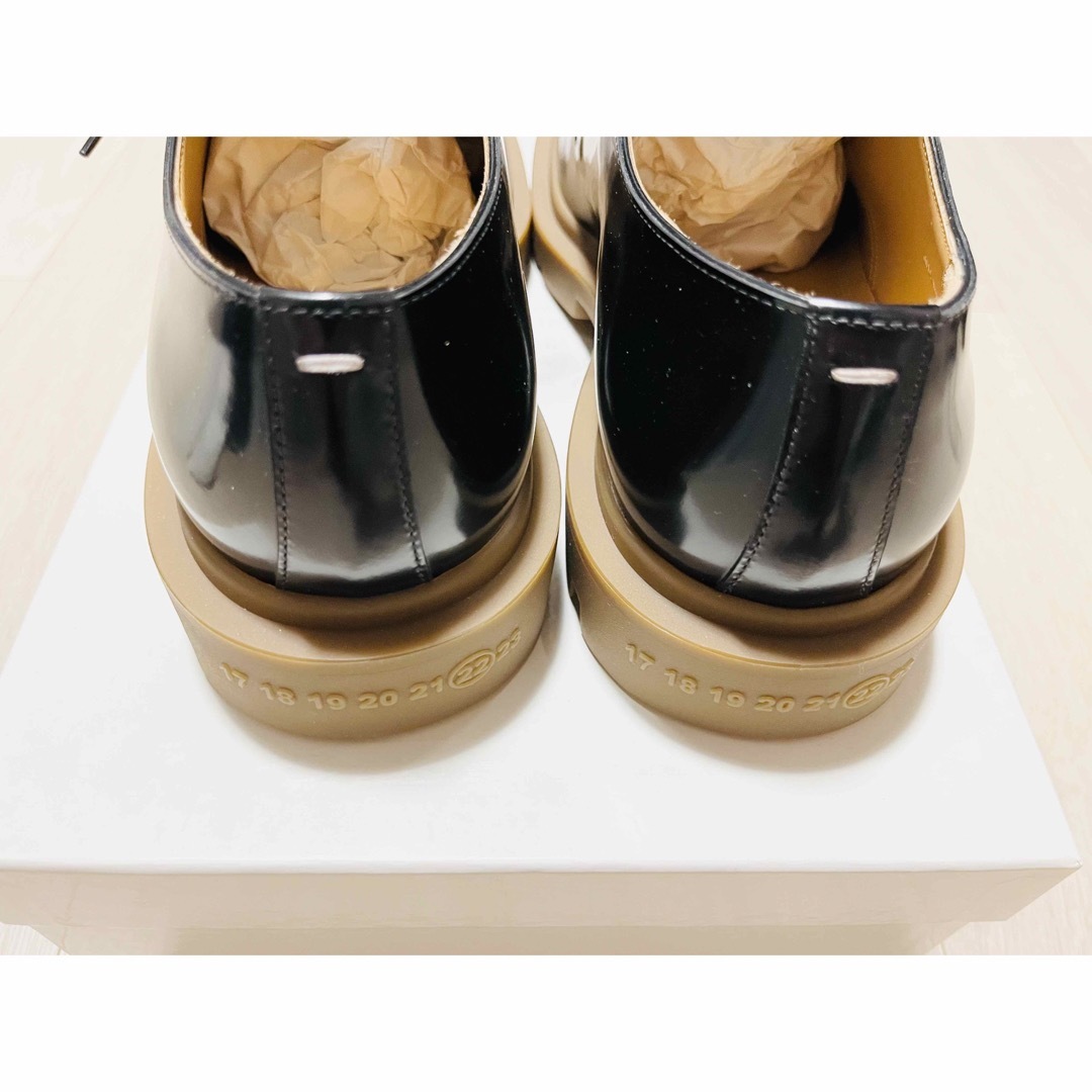 Maison Martin Margiela(マルタンマルジェラ)の【新品未使用】メゾンマルジェラ カーフスキンダービー ブラック サイズ40 メンズの靴/シューズ(ドレス/ビジネス)の商品写真