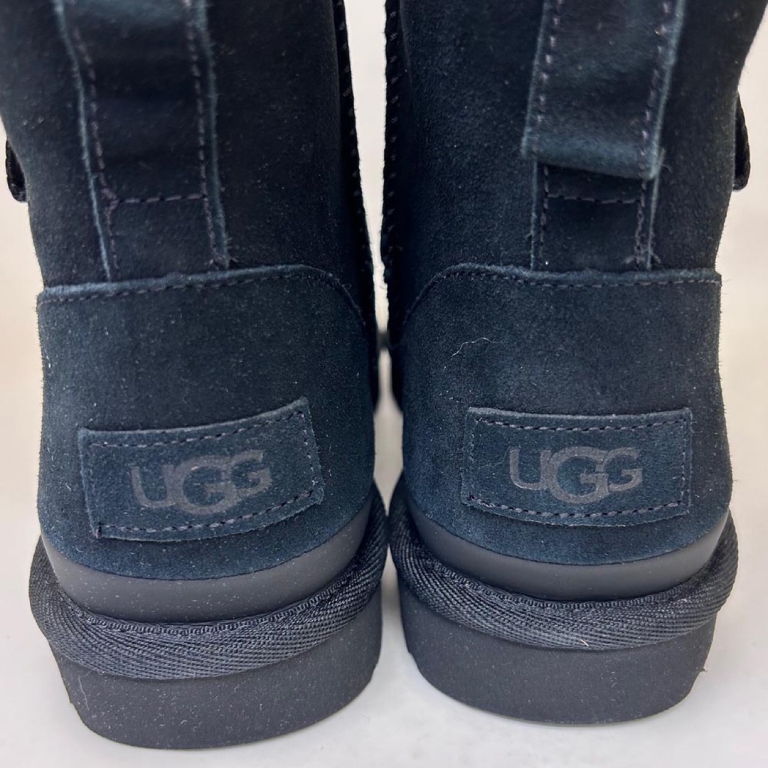 UGG(アグ)の新品 アグ レディースブーツ クラシック ミニ ジッパー ブラック 22.0cm レディースの靴/シューズ(ブーツ)の商品写真