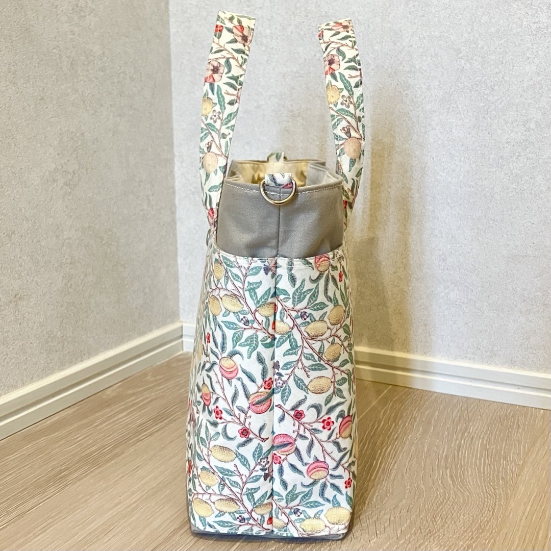 ハンドメイド　あおりポケット　トートバッグ　ウィリアムモリス　フルーツ柄 ハンドメイドのファッション小物(バッグ)の商品写真
