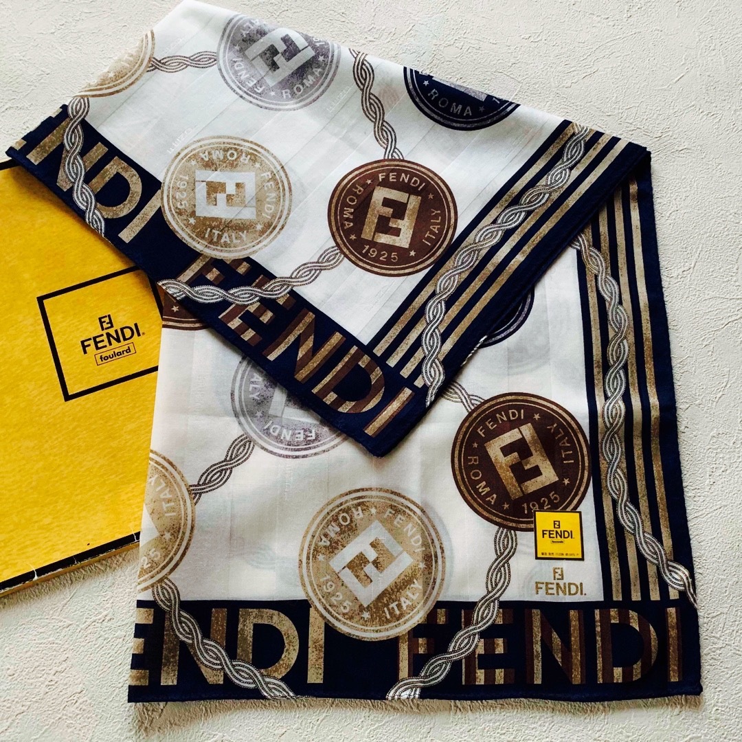 FENDI(フェンディ)のFENDI★フェンディR ★大判ハンカチ★新品未使用 レディースのファッション小物(ハンカチ)の商品写真