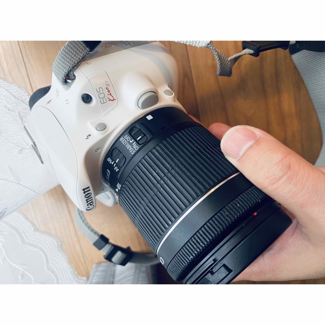 Canon(キヤノン)のCanon EOS Kiss X7 ホワイト スマホ/家電/カメラのカメラ(デジタル一眼)の商品写真