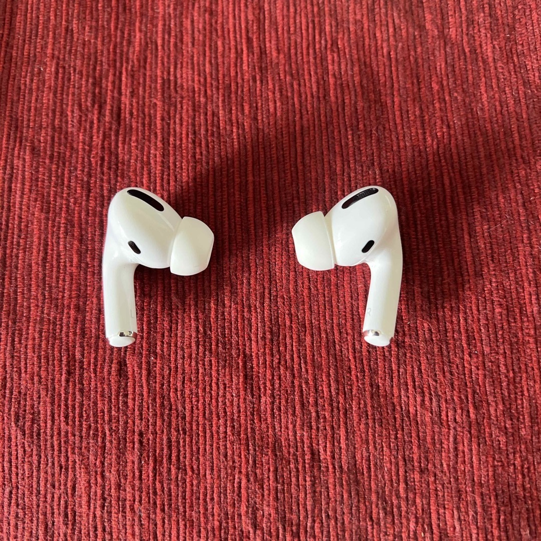 Apple(アップル)のAPPLE AirPods Pro (第1世代) スマホ/家電/カメラのオーディオ機器(ヘッドフォン/イヤフォン)の商品写真