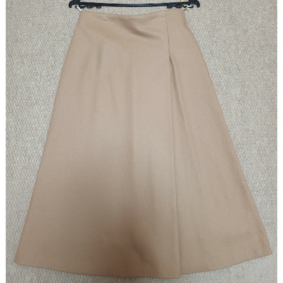 UNITED ARROWS(ユナイテッドアローズ)のUNITED　ARROWS　ベージュ　スカート レディースのスカート(ひざ丈スカート)の商品写真
