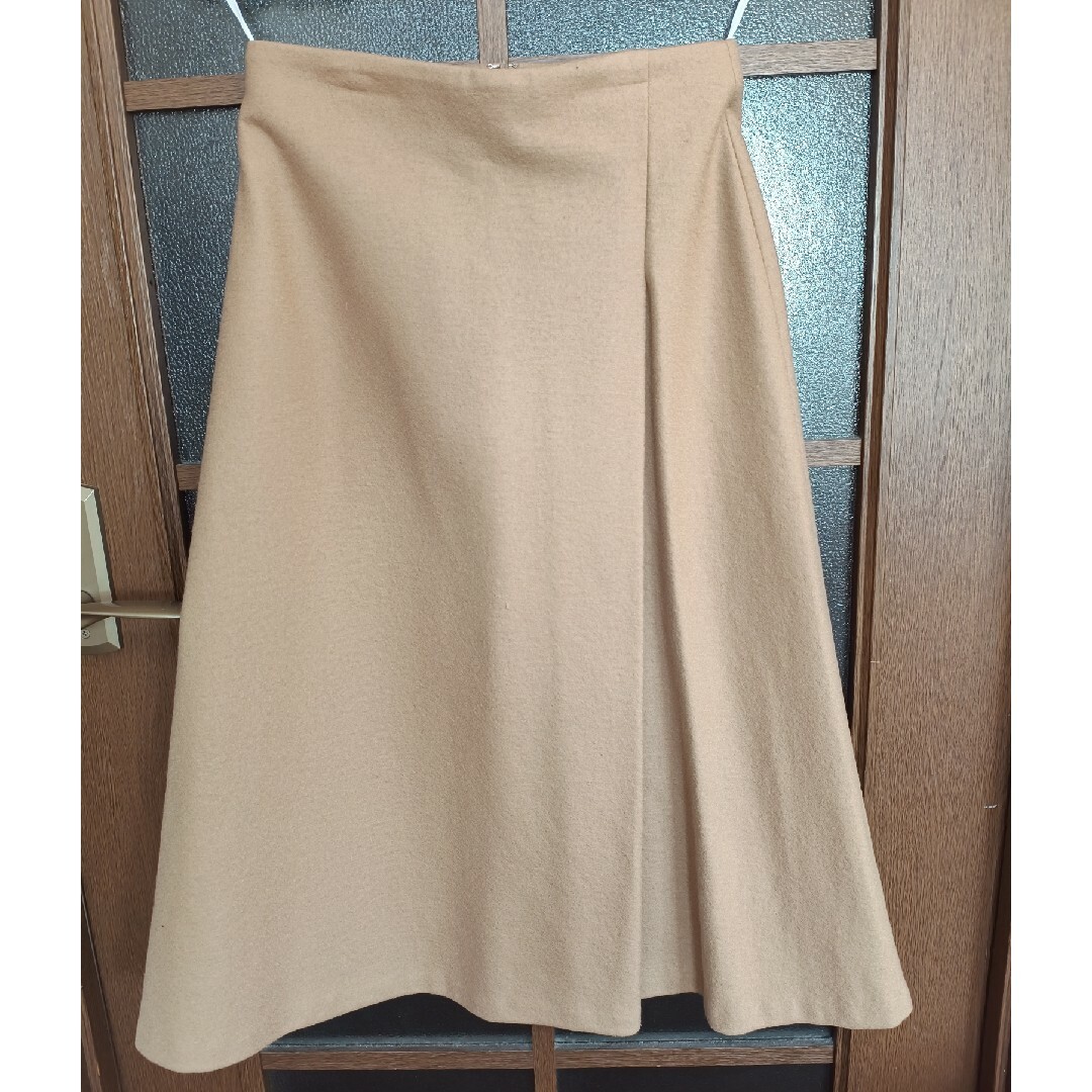 UNITED ARROWS(ユナイテッドアローズ)のUNITED　ARROWS　ベージュ　スカート レディースのスカート(ひざ丈スカート)の商品写真