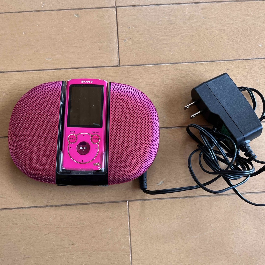 WALKMAN(ウォークマン)のSony Walkman ピンク　　中古 スマホ/家電/カメラのオーディオ機器(ポータブルプレーヤー)の商品写真