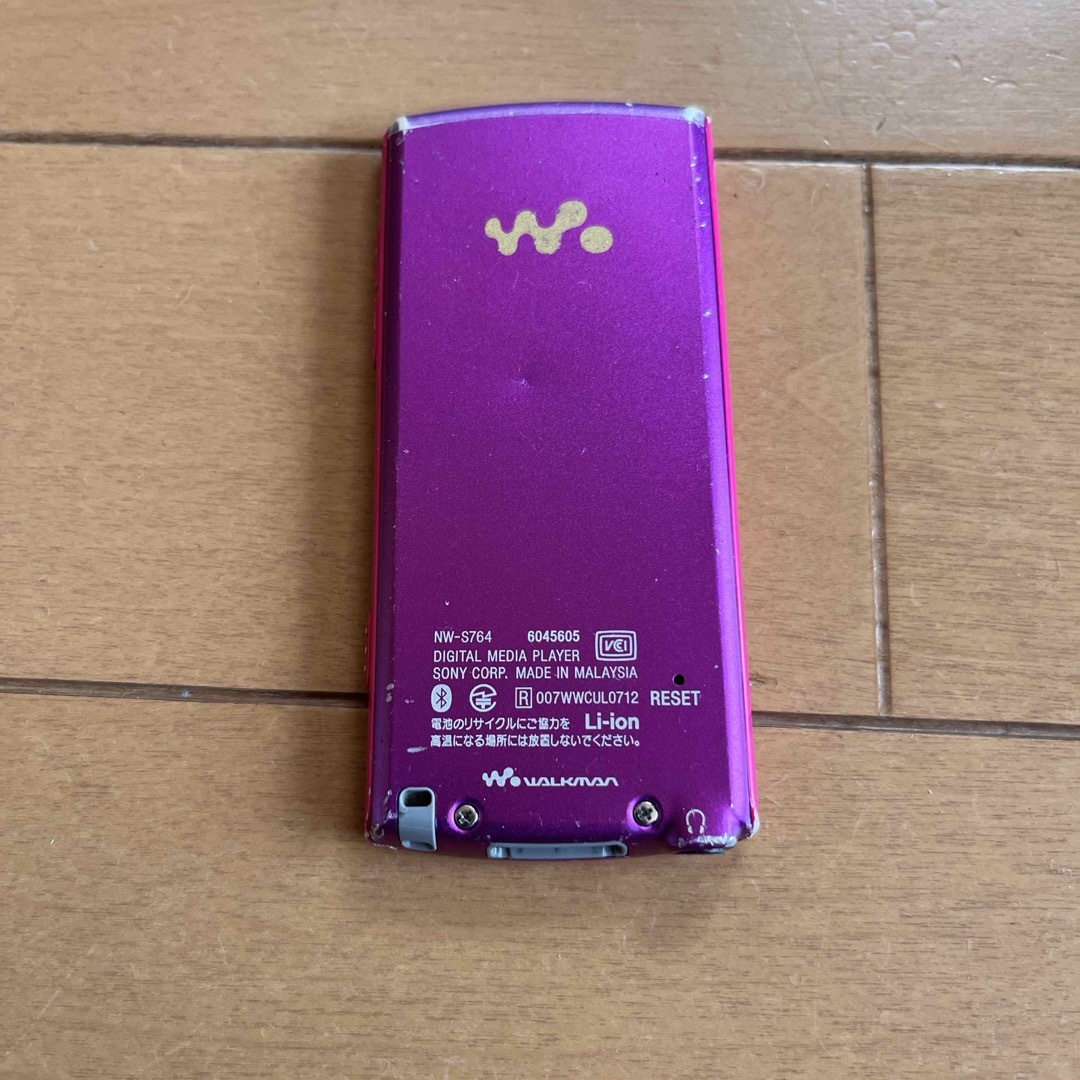 WALKMAN(ウォークマン)のSony Walkman ピンク　　中古 スマホ/家電/カメラのオーディオ機器(ポータブルプレーヤー)の商品写真