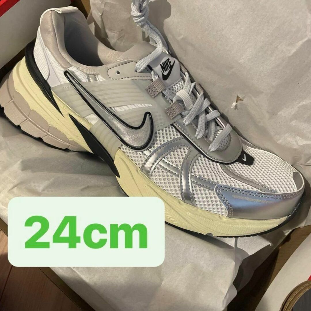 ずっと真夜中でいいのに。ACAね着用 NIKE V2K RUN 24.5cm