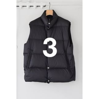 COMOLI - comoli ダウンベスト 3 23awの通販|ラクマ