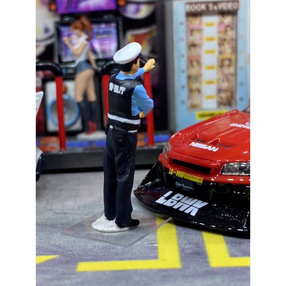 1/64 警察官　3体セット　検問　改造車検　フィギュア　トミカサイズ　ジオラマ ハンドメイドのおもちゃ(フィギュア)の商品写真