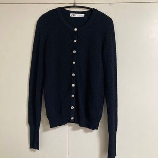 ザラ(ZARA)の【ZARA】ビジューボタンブラックカーディガン(カーディガン)