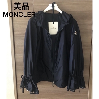 Moncler モンクレール　袖のシャーリングのかわいいジャケット
