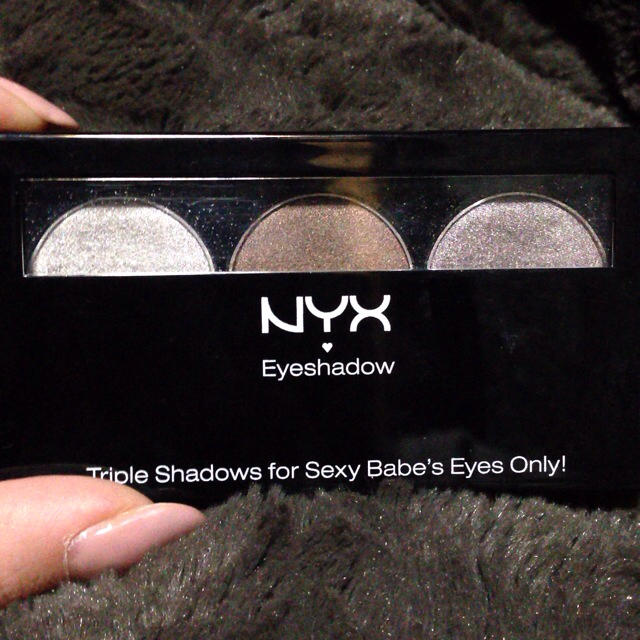 NYX トリオアイシャドウ2 コスメ/美容のベースメイク/化粧品(その他)の商品写真