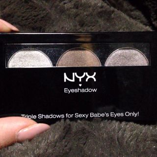 NYX トリオアイシャドウ2(その他)