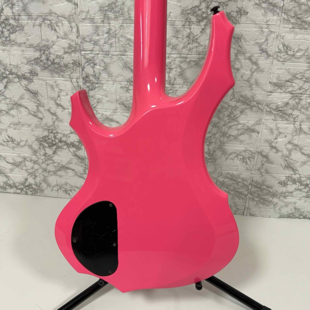 Grass Roots(グラスルーツ)のド派手　GrassRoots グラスルーツ　ピンク Pink 変形エレキギター 楽器のギター(エレキギター)の商品写真