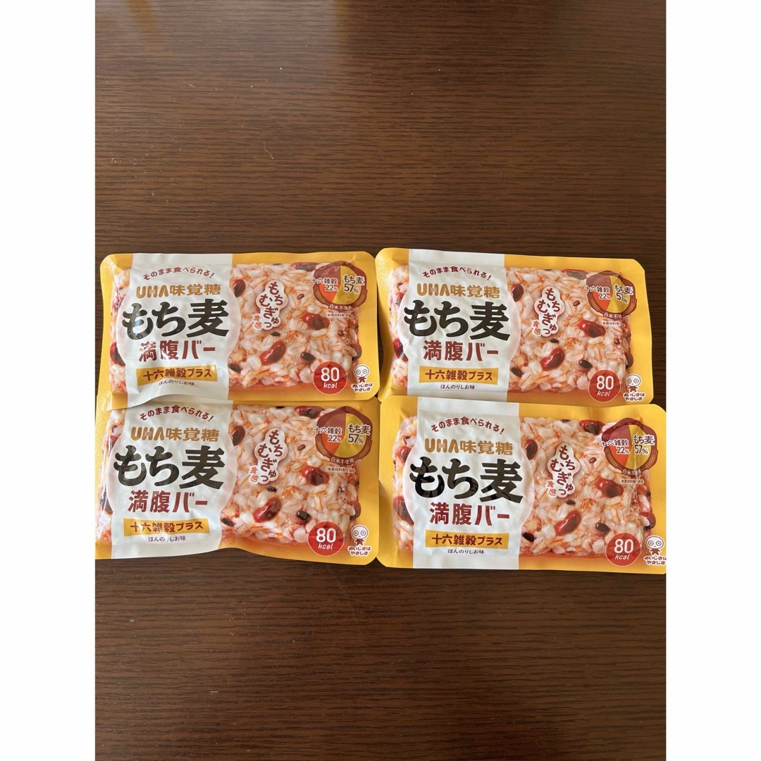 UHA味覚糖(ユーハミカクトウ)のUHA味覚糖 もち麦満腹バー 十六雑穀プラス 55g  4個セット 食品/飲料/酒の食品(米/穀物)の商品写真