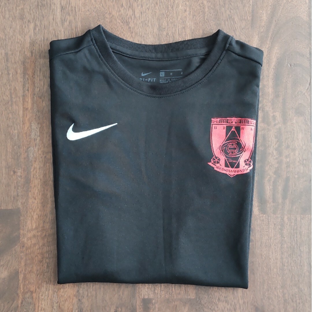 NIKE(ナイキ)のSARAra様【ナイキ】Tシャツ☆155☆URAWA RED DIAMONDS スポーツ/アウトドアのサッカー/フットサル(ウェア)の商品写真