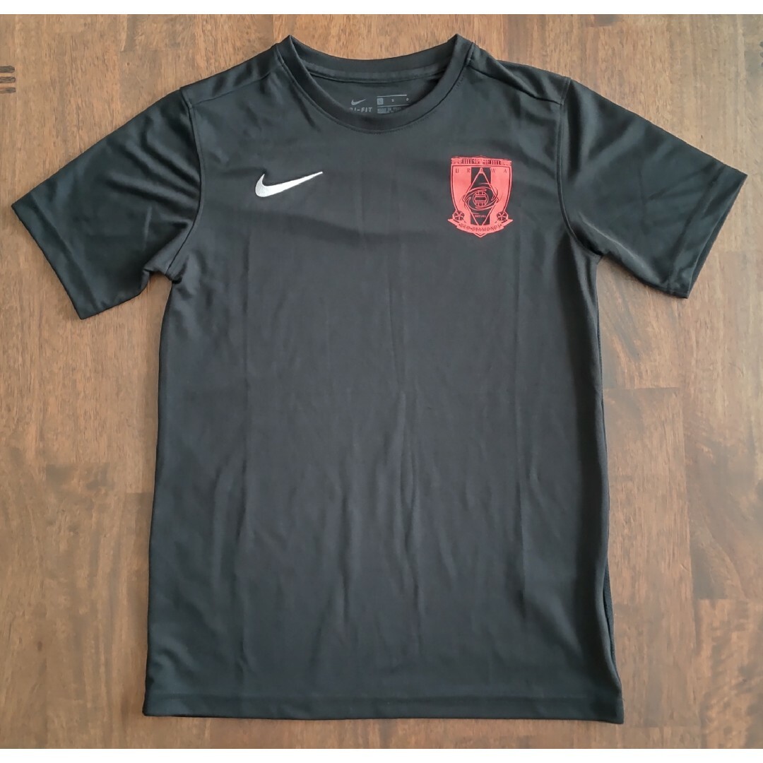 NIKE(ナイキ)のSARAra様【ナイキ】Tシャツ☆155☆URAWA RED DIAMONDS スポーツ/アウトドアのサッカー/フットサル(ウェア)の商品写真