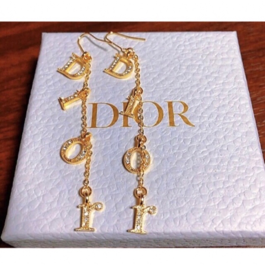 Christian Dior(クリスチャンディオール)のDior 人気 フックタイプ 揺れる ピアス ゴールド ストーン  レディースのアクセサリー(ピアス)の商品写真