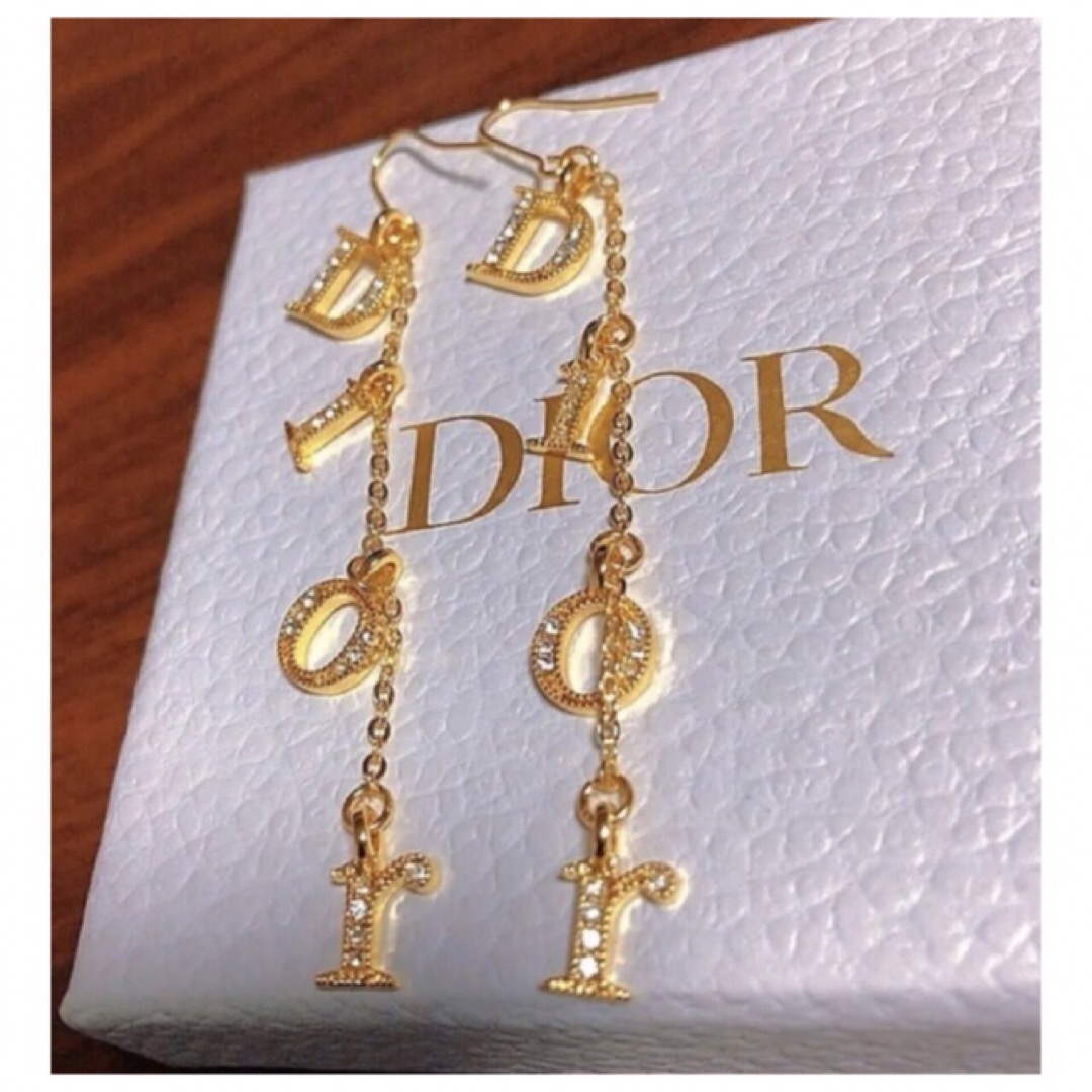 Christian Dior(クリスチャンディオール)のDior 人気 フックタイプ 揺れる ピアス ゴールド ストーン  レディースのアクセサリー(ピアス)の商品写真