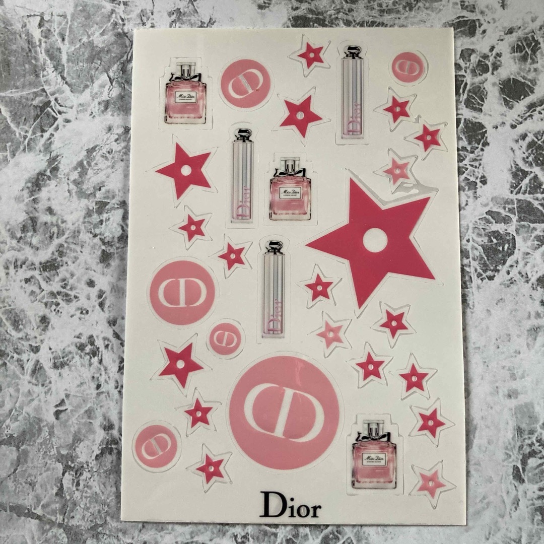 Christian Dior(クリスチャンディオール)のDIOR  シール＆缶バッジ  PINKCITY 💙レア エンタメ/ホビーのコレクション(ノベルティグッズ)の商品写真