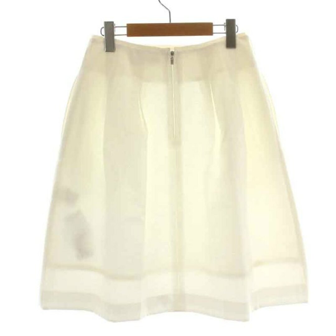 FOXEY(フォクシー)のフォクシー Lily Bell フレアスカート ひざ丈 タック 40 M 白 レディースのスカート(ひざ丈スカート)の商品写真