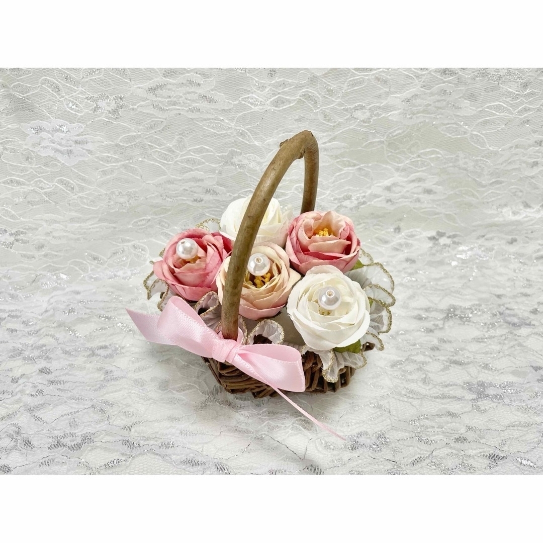 【婚約指輪もおける】ローズ花かごのリングピロー〈ピンク ver〉 ハンドメイドのウェディング(リングピロー)の商品写真