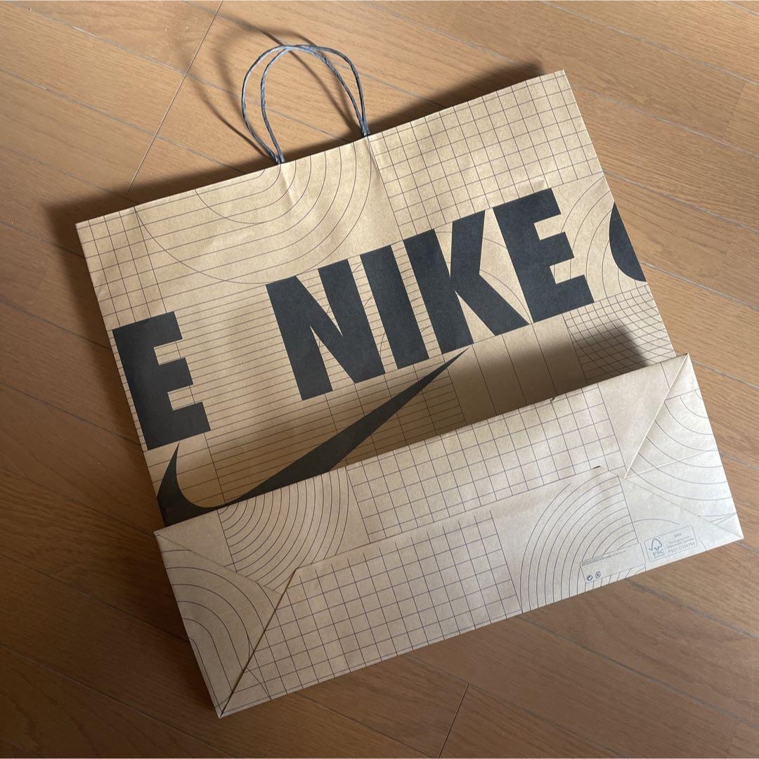 NIKE(ナイキ)の【大人気】NIKE ショッパー 紙袋 特大サイズ 50枚セット エンタメ/ホビーのコレクション(ノベルティグッズ)の商品写真