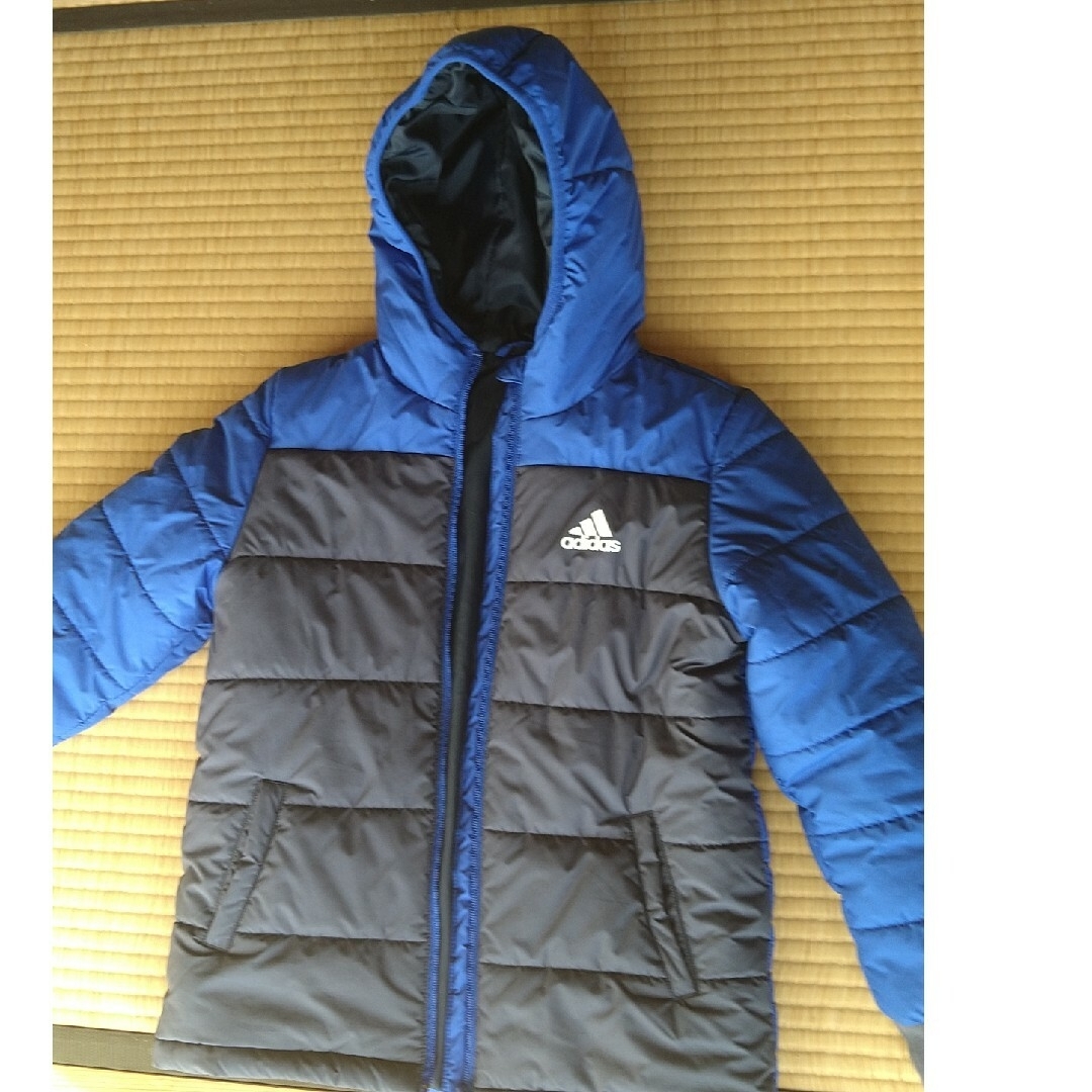 adidas(アディダス)のアディダス　ダウンコート キッズ/ベビー/マタニティのキッズ服男の子用(90cm~)(ジャケット/上着)の商品写真