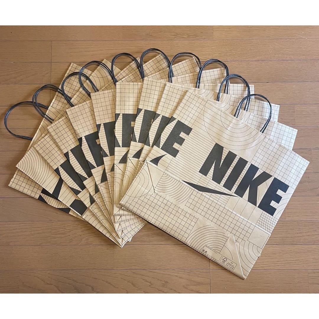 NIKE - 【大人気】NIKE ショッパー 紙袋 Lサイズ 20枚セットの NIKE - 【大人気】NIKE ショッパー 紙袋 Lサイズ 20枚セットの