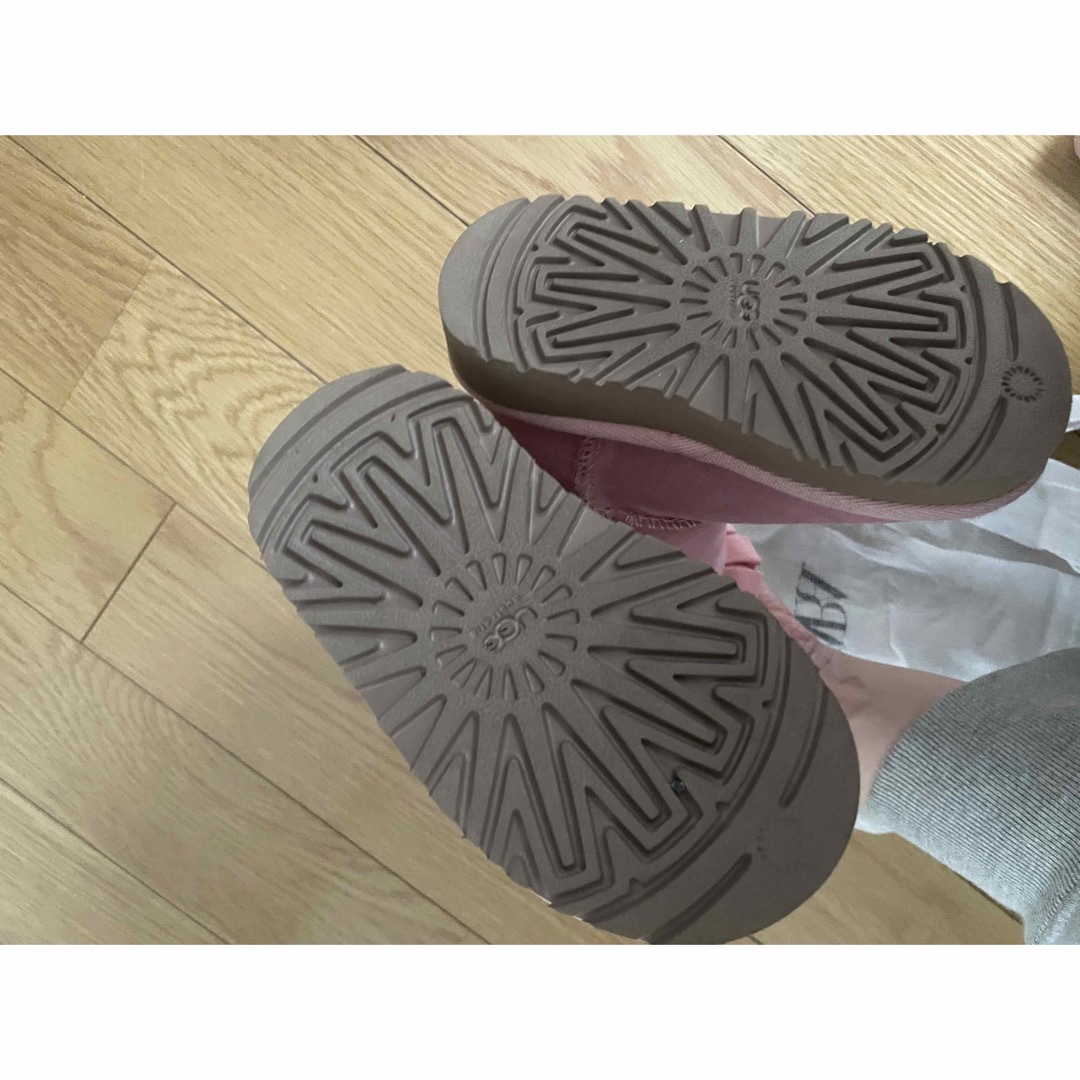 UGG(アグ)のugg kidsムートンブーツ キッズ/ベビー/マタニティのベビー靴/シューズ(~14cm)(ブーツ)の商品写真