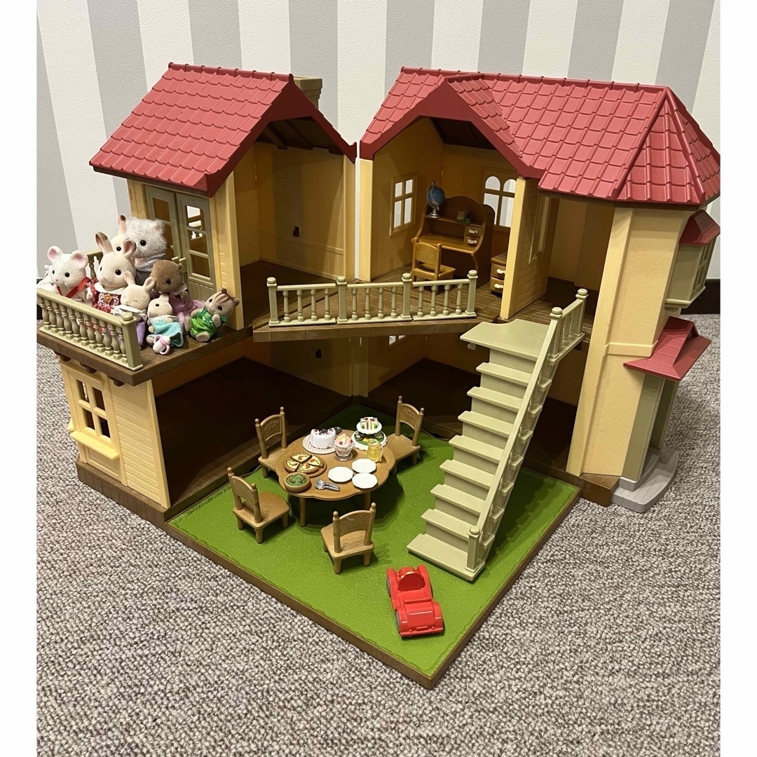 シルバニアファミリー　森の大きなお家　人形　家具付き　灯りの灯る大きなお家 エンタメ/ホビーのおもちゃ/ぬいぐるみ(キャラクターグッズ)の商品写真