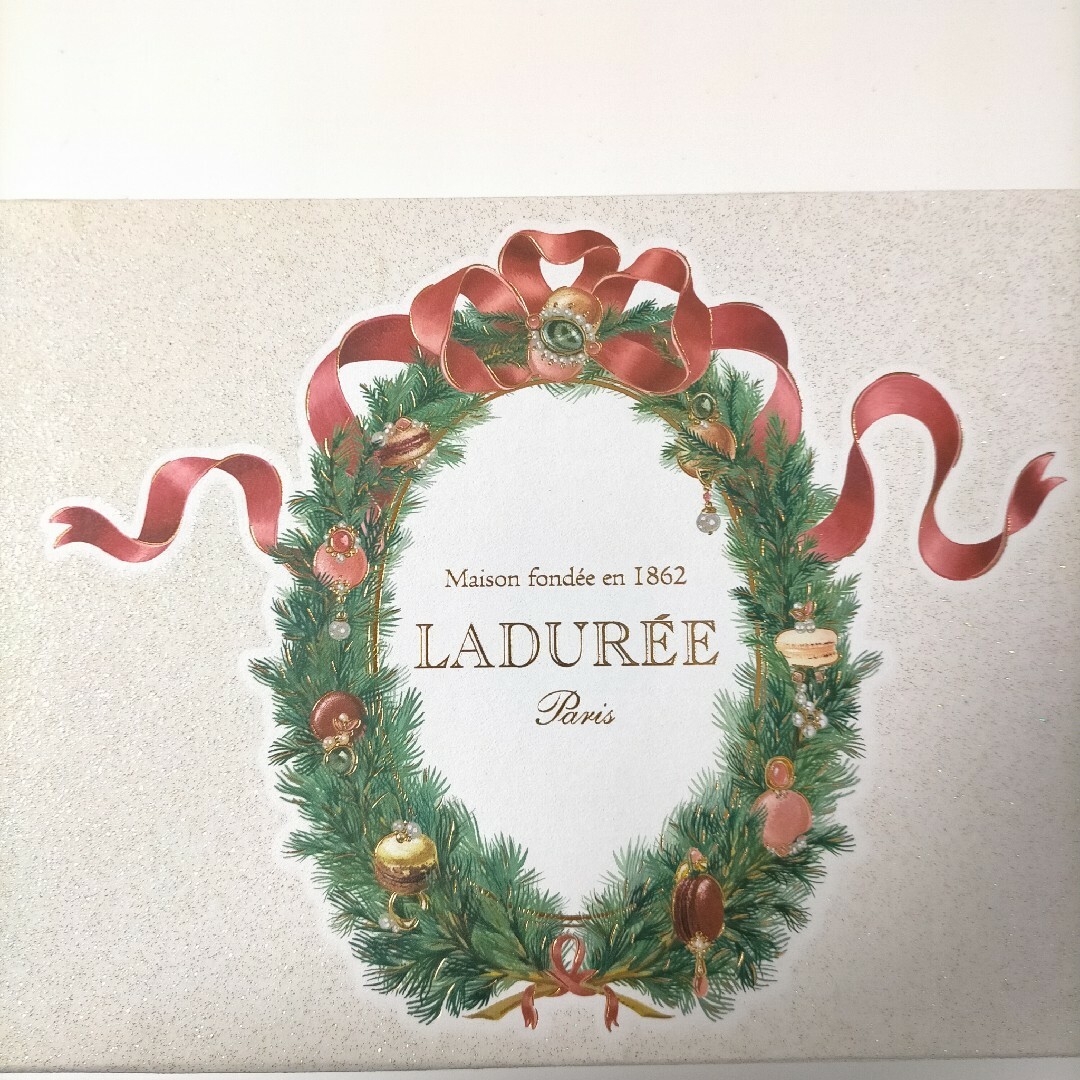 LADUREE クリスマス限定マカロンボックス 箱のみ インテリア/住まい/日用品のインテリア小物(小物入れ)の商品写真